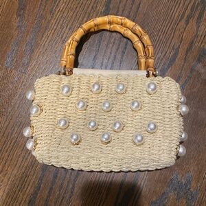 Straw pearl purse
